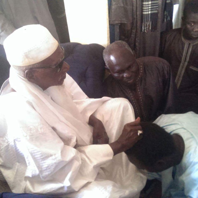 Serigne Khadim Gaydel Lô offre au Khalif Général des mourides une Mercedes de Classe S600
