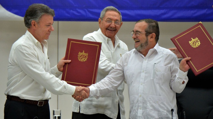 Colombie: Un cessez- le feu entre le gouvernement et les FARC met fin à  cinquante-deux ans de conflit armé