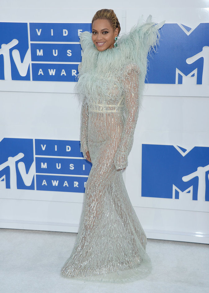 Beyoncé reine du gala MTV