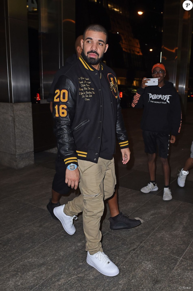Rihanna et Drake amoureux à New York : "Ils ne se quittaient pas des yeux