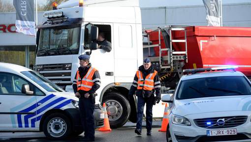 Onze réfugiés retrouvés dans un camion frigorifique à Houyet