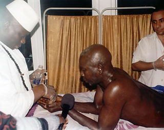 Gambie : Le Président Yaya Jammeh “soigne” et libère 23 malades du sida
