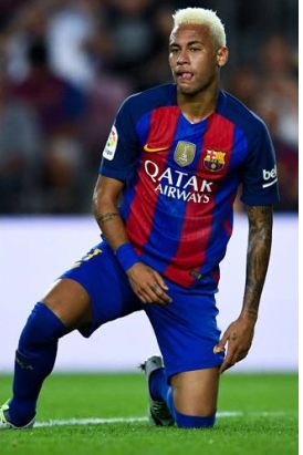 Photo : look blond, quand Neymar se met au jaune poussin en imitant Messi