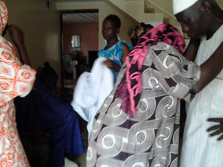 Décès de Mbaye Jacques Diop : tristesse et consternation au domicile du défunt à Rufisque (IMAGES)