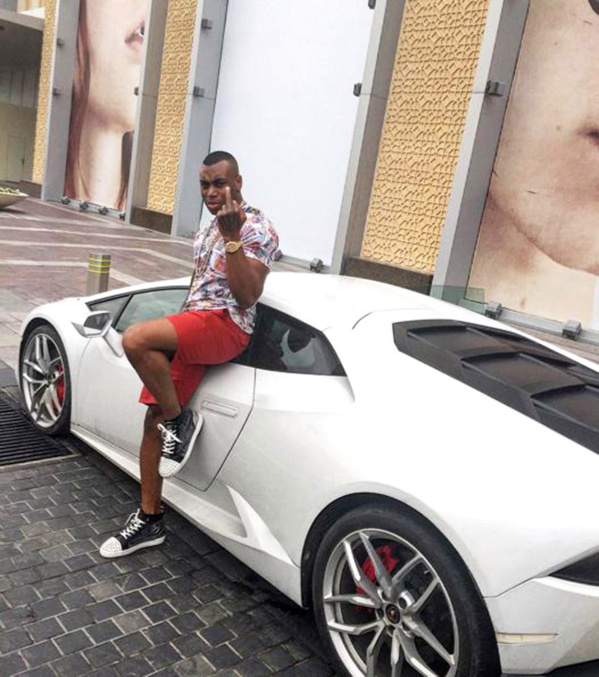 Photos : Un dealer emprisonné après avoir posté des photos sur Instagram, avec des liasses de billets, des voitures de luxe et des montres Rolex