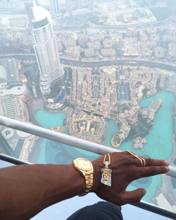 Photos : Un dealer emprisonné après avoir posté des photos sur Instagram, avec des liasses de billets, des voitures de luxe et des montres Rolex
