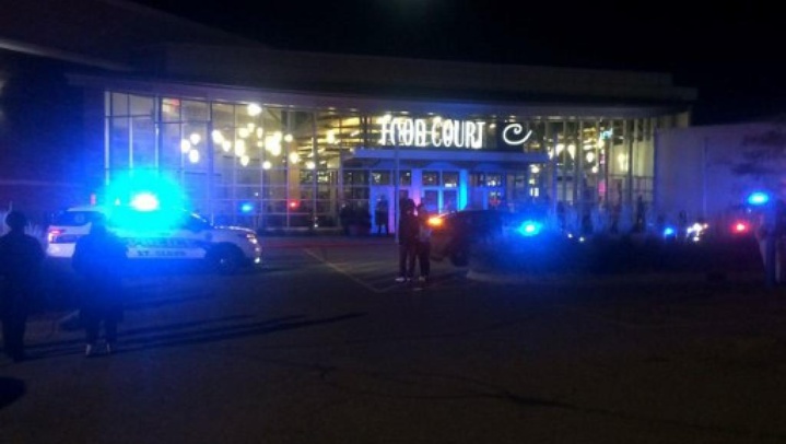 Capture d'une vidéo de la chaîne de télévision KSTP 5 montrant la police devant le centre commercial de St. Cloud où l'attaque a été perpétrée, samedi 17 septembre.
