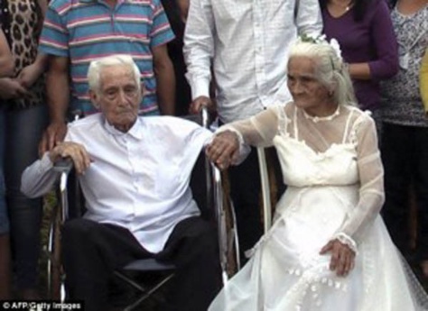 A 103 ans, il épouse sa compagne de 99 ans, après 80 années de concubinage