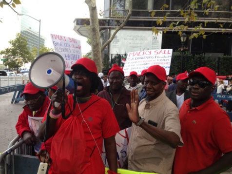 Macky Sall hué et vilipendé à New York par des opposants (photos)