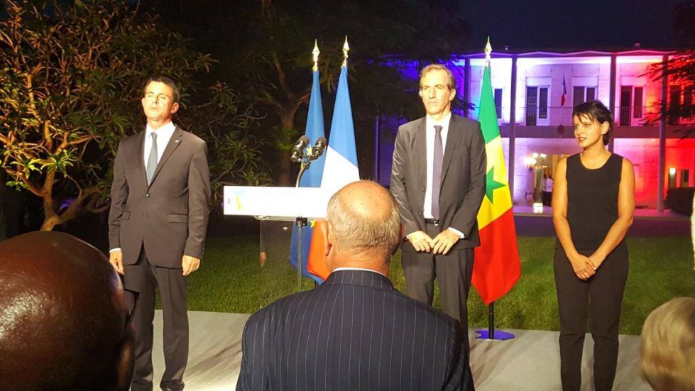 Agenda : Manuel Valls était à l'école franco-sénégalaise Dial Diop avant de rencontrer quelques compatriotes à la Résidence française