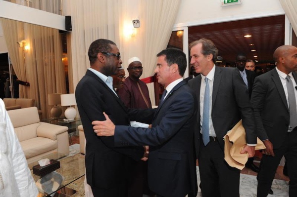 Youssou Ndour et le Premier Ministre Français Manuel Valls, vieux amis, que se sont-ils dit?