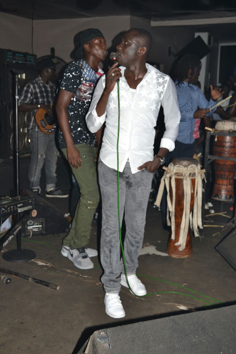 Photos : Pape Diouf a chauffé le Bloowy lors de la soirée de New African Production Photos : Pape Diouf a chauffé le Bloowy lors de la soirée de New African Production