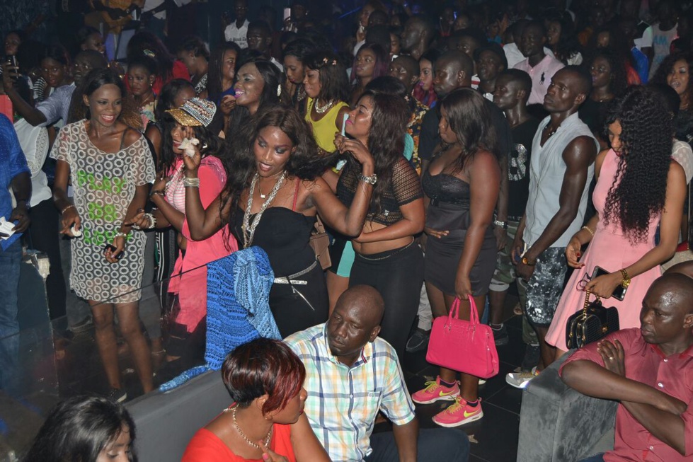 Photos : Pape Diouf a chauffé le Bloowy lors de la soirée de New African Production