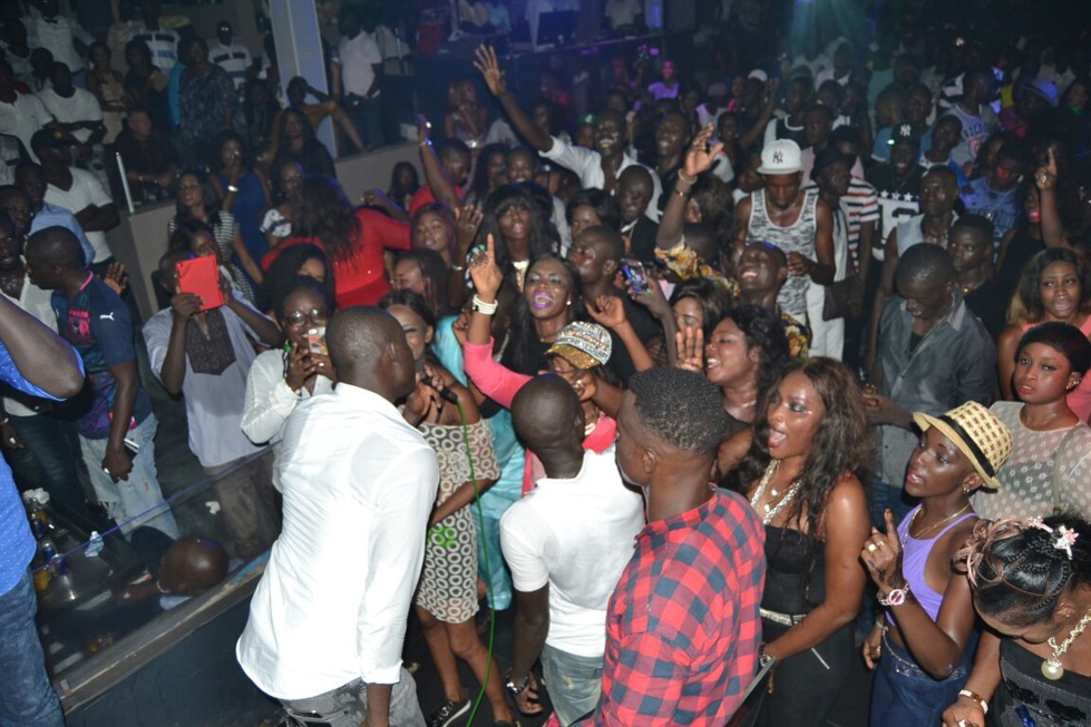 Photos : Pape Diouf a chauffé le Bloowy lors de la soirée de New African Production