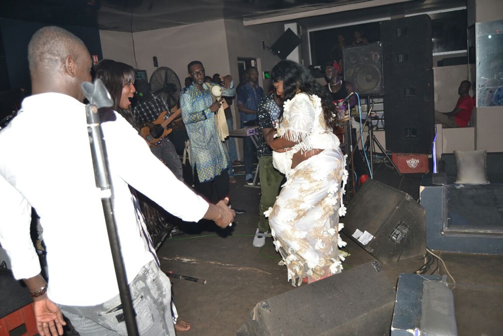 Photos : Pape Diouf a chauffé le Bloowy lors de la soirée de New African Production