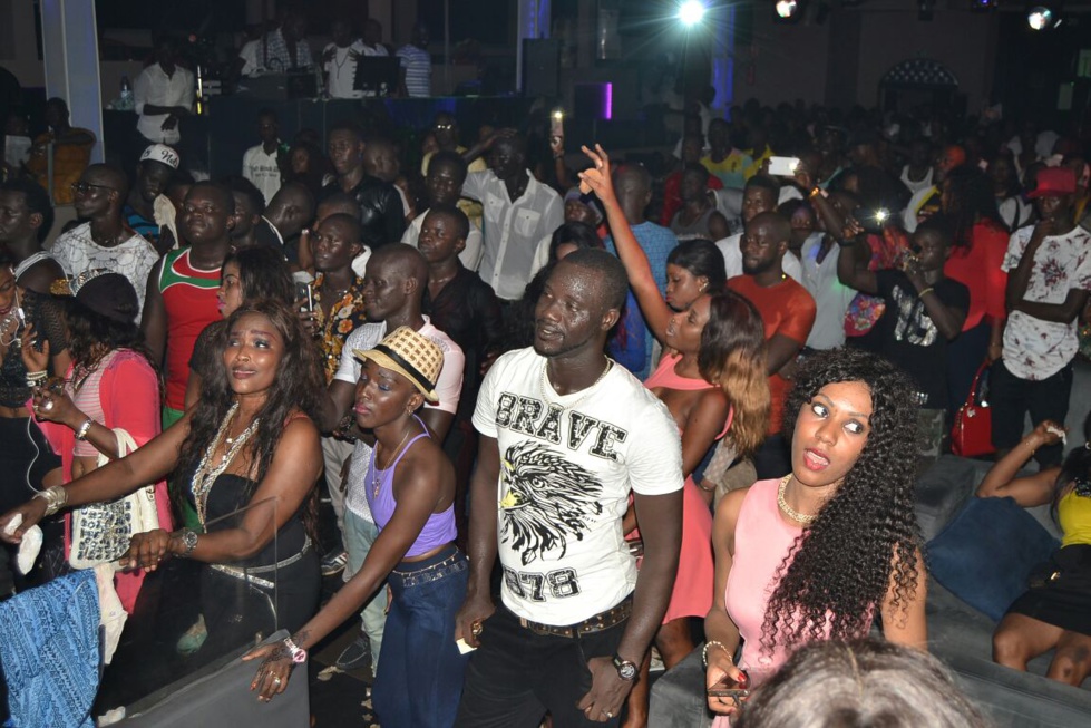 Photos : Pape Diouf a chauffé le Bloowy lors de la soirée de New African Production