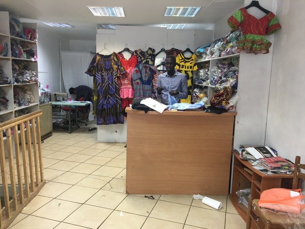 Khar Fashion à Barbès : Chez Khadim Seck, optez pour des coupes afro-européennes
