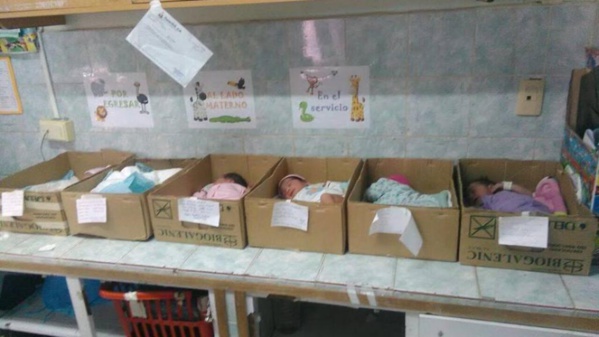 Pénuries au Venezuela : des bébés dans des cartons à la maternité