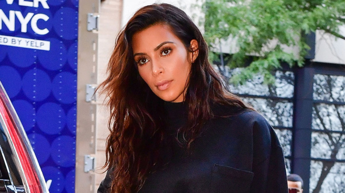 Kim Karda­shian : quelques heures après son agres­sion, elle a quitté la France
