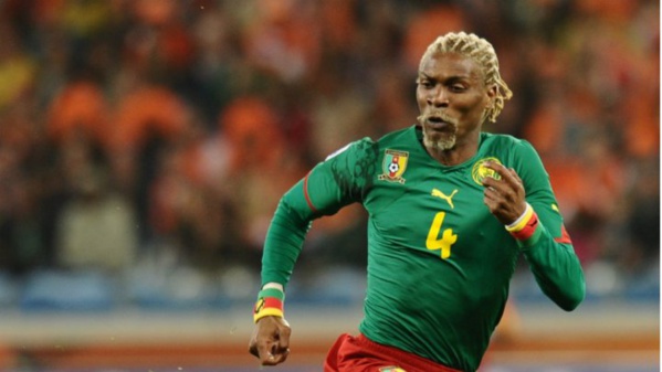 L'ancien capitaine de l'équipe nationale de football du Cameroun, Rigobert Song, 40 ans, a été victime dimanche 2 septembre d'un accident vasculaire cérébral (AVC) et se trouvait lundi matin dans le "coma", ont rapporté les médias locaux.