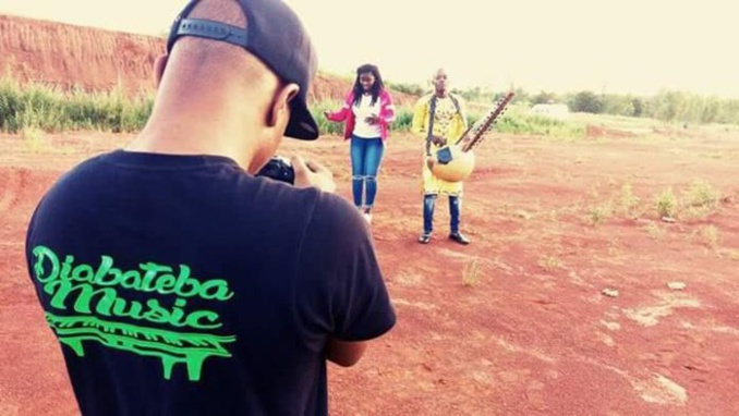 04 Photos - Après "Domzei", Abiba en tournage de clip avec Sidiki Diabaté au Mali