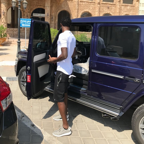 En vacances, Ibou Touré se balade avec des bolides de luxe