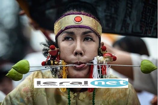 Vidéo:  : découvrez les extrêmes piercings jamais vus au festival végétarien de Pukhet