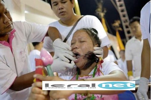 Vidéo:  : découvrez les extrêmes piercings jamais vus au festival végétarien de Pukhet