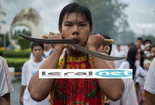 Vidéo:  : découvrez les extrêmes piercings jamais vus au festival végétarien de Pukhet