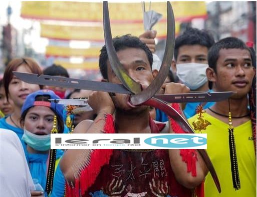 Vidéo:  : découvrez les extrêmes piercings jamais vus au festival végétarien de Pukhet
