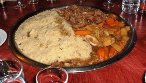 Au pays de la « teranga cette fête musulmane, au-delà de la prière, rime avec thiéré (couscous local).
