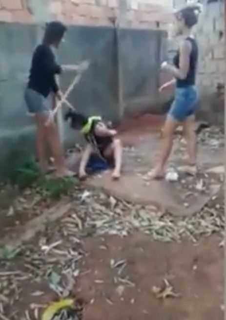 Quatre jeunes filles torturent une rivale amoureuse durant plus de 4 heures et creusent sa tombe