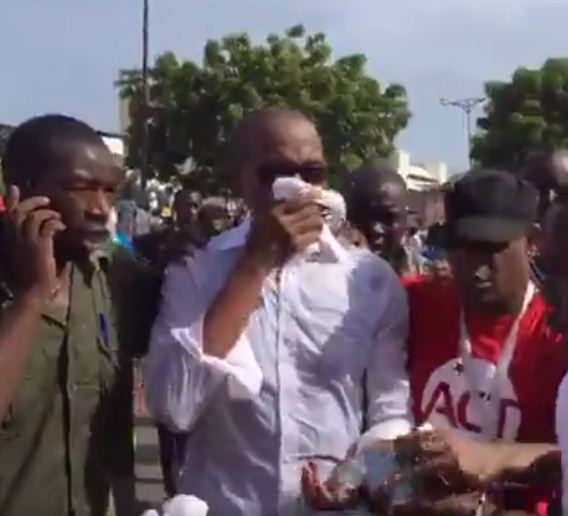 Abdoul Mbaye accompagné par ses gardes du corps Abdoul Mbaye accompagné par ses gardes du corps
