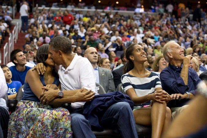 Le couple Obama, amoureux et glamour, à la Maison Blanche comme dans le vie de tous les jours
