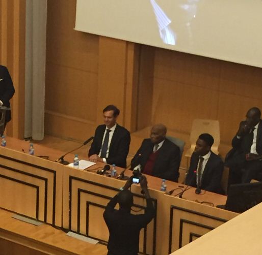 Le président Abdoulaye Wade à la conférence inaugurale à l’amphithéâtre Emile Boutmy: « Si nous voulons avoir une monnaie continentale, il faut que les pays les plus riches soient prêts à aider les plus pauvres »