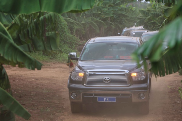 Photos : Visite du Président Macky Sall dans les plantations de banane (200 ha) de Mamadou Sall et de CORPROBAT á Laboya (Tambacounda)