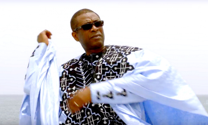 Youssou Ndour en grand boubou