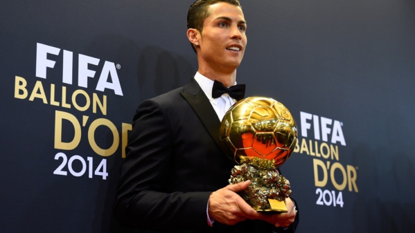 CR7, qui a remporté la Ligue des champions avec le Real Madrid au printemps puis l'Euro-2016 avec le Portugal cet été, fait figure d'archi-favori pour un quatrième sacre et succéder au tenant du titre et quintuple Ballon d'Or, Lionel Messi.