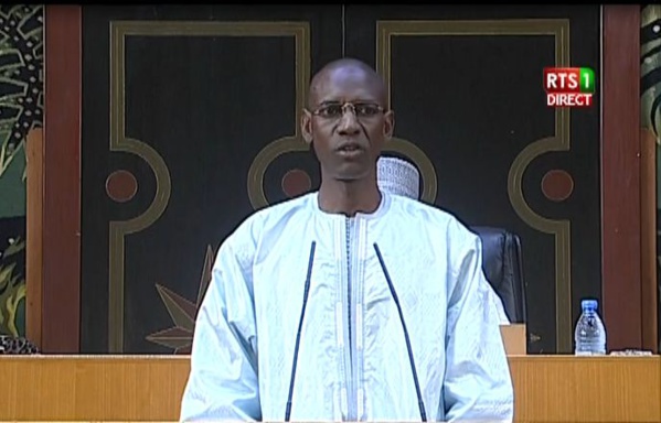 Le ministre de l'intérieur, Abdoulaye Daouda Diallo à l'Assemblée nationale le 27 octobre pour répondre aux questions d'actualité Le ministre de l'intérieur, Abdoulaye Daouda Diallo à l'Assemblée nationale le 27 octobre pour répondre aux questions d'actualité