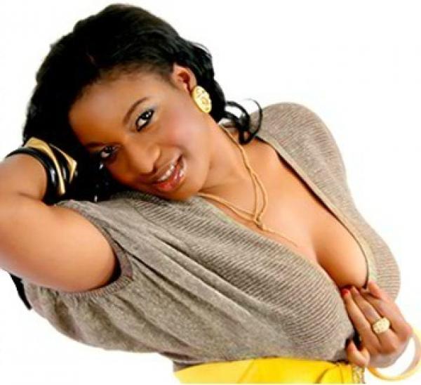 Nollywood et ses belles actrices : Chika Ike, appréciez la sensualité africaine