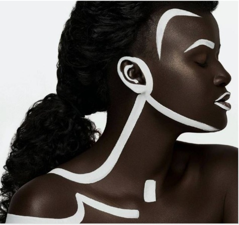 Photos : Khoudia Diop, une Sénégalaise de 19 ans, la top modèle la plus noire du Monde