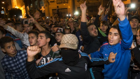 AFP | Manifestation dans la ville d'Al-Hoceima, dans le nord du Maroc, le 30 octobre, après la mort du vendeur de poissons Mouhcine Fikri.