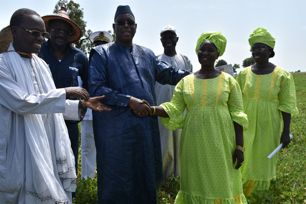 Macky Sall, lors de sa tournée économique dans le fond du Sénégal.