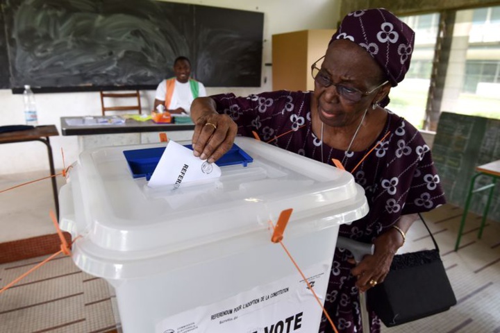 La Côte d’Ivoire adopte une nouvelle Constitution par référendum