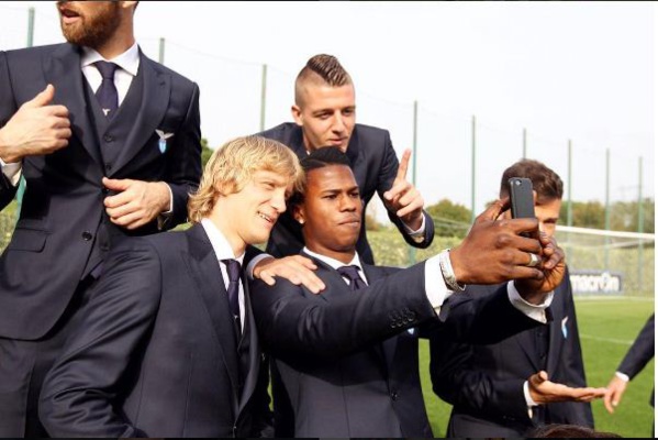 Diao Baldé Keita en mode selfie