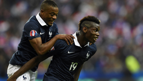 Patrice Evra passe souvent pour le capitaine officieux de l'équipe de France. Son palmarès et sa carrière, ses coups de gueule et sa mentalité inspirent le respect de ses coéquipiers internationaux.