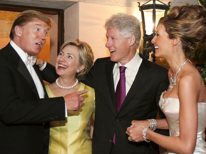 Donald Trump, Hillary et Bill Clinton, lors du mariage de Trump avec Melania en 2005.
