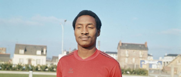 L'Ivoirien Laurent Pokou, Double meilleur buteur de la CAN et vedette du Stade rennais des années 1974-77 et 78-79, l'attaquant des Eléphants est mort ce dimanche à Abidjan.