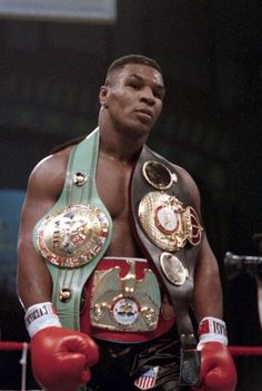 Mike Tyson, jeune champion du monde de boxe
