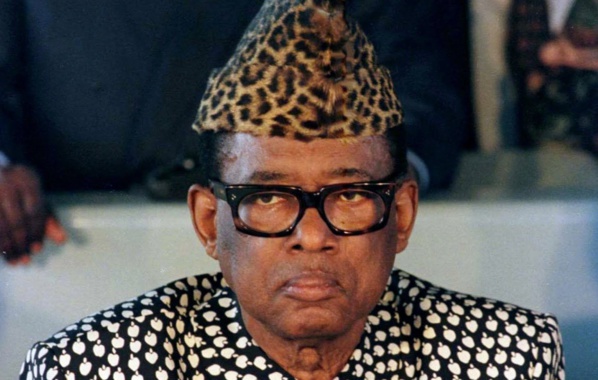 Le Marechal Mobutu Sese Seko toujours paré de sa toge de léopard